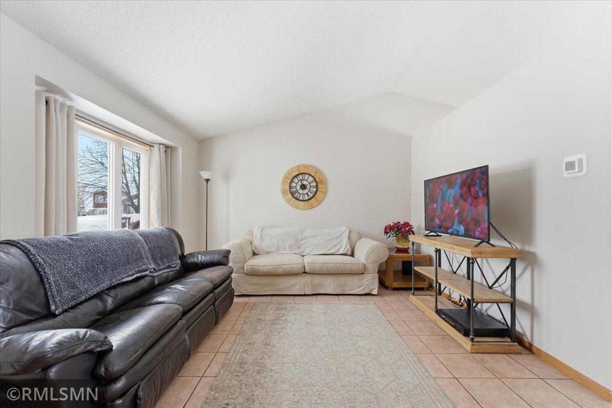 23152 Gladiola Street NW