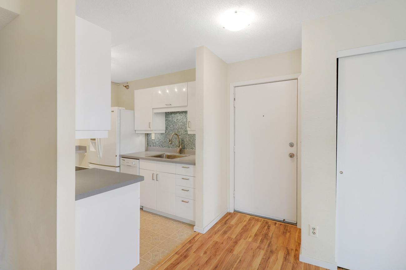 66 9th Street E 1315