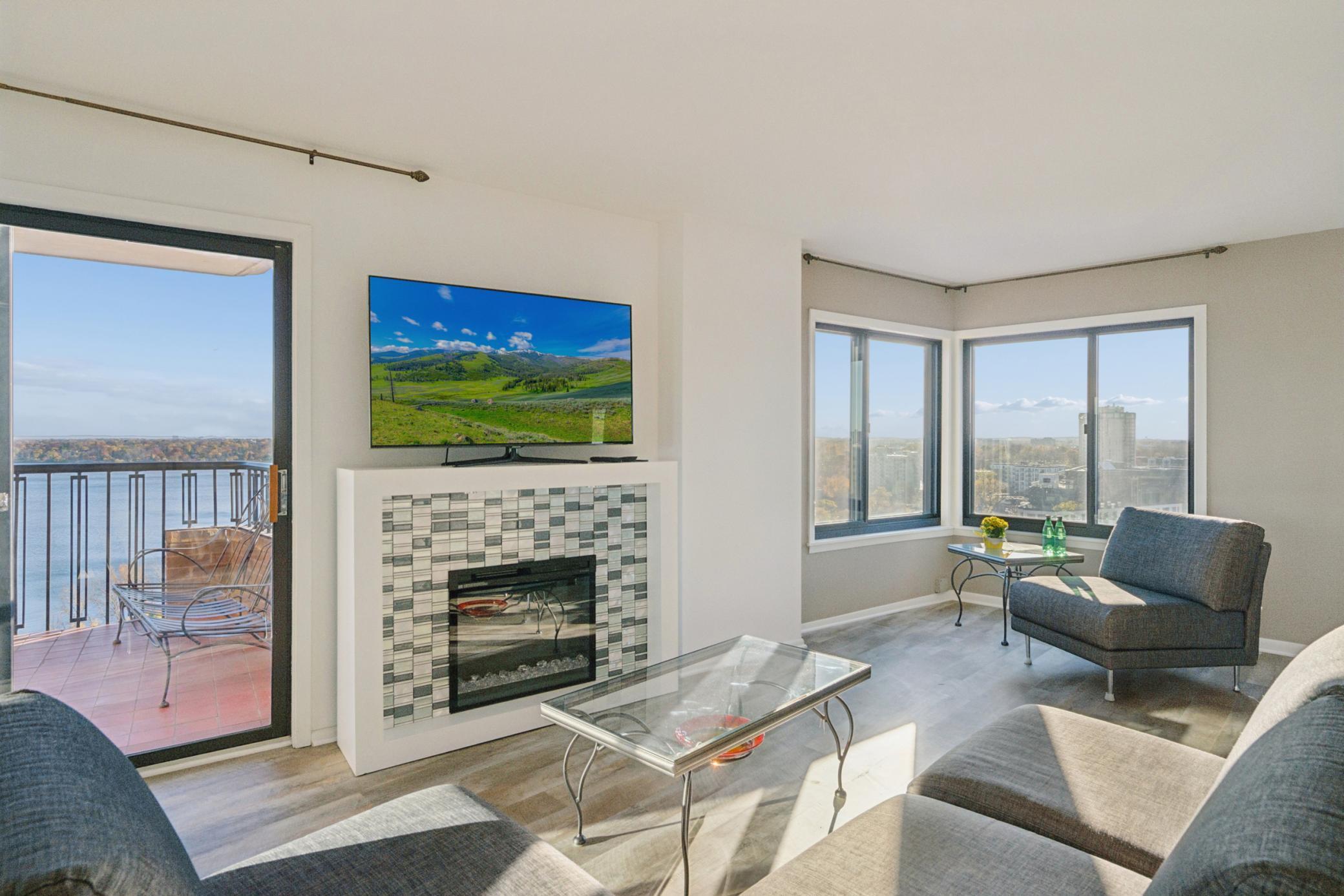 2950 Dean Parkway 1705