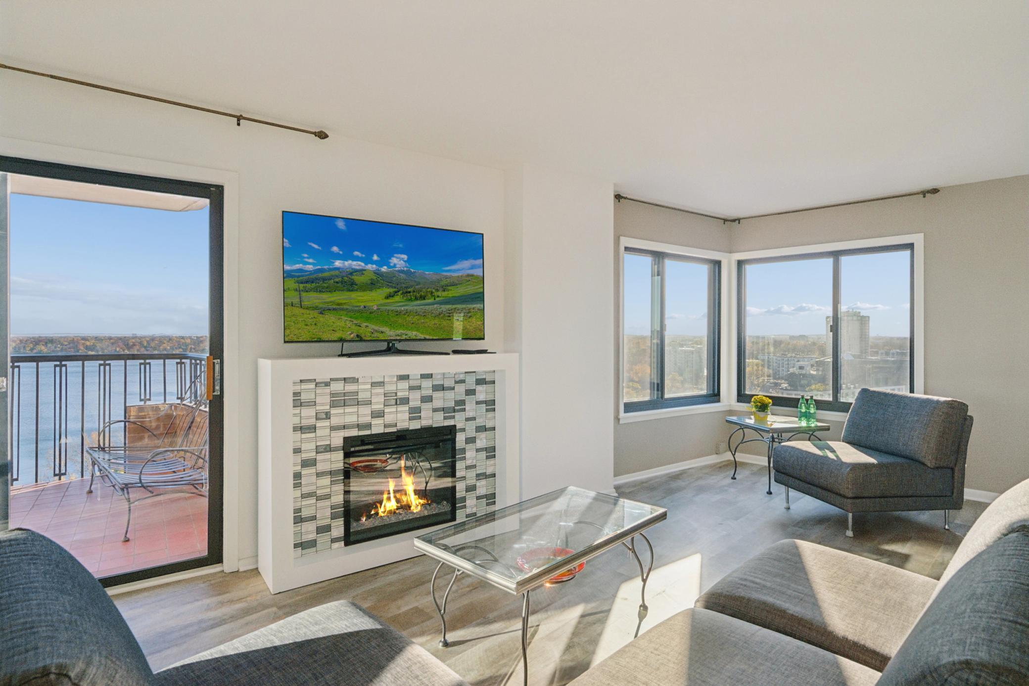 2950 Dean Parkway 1705