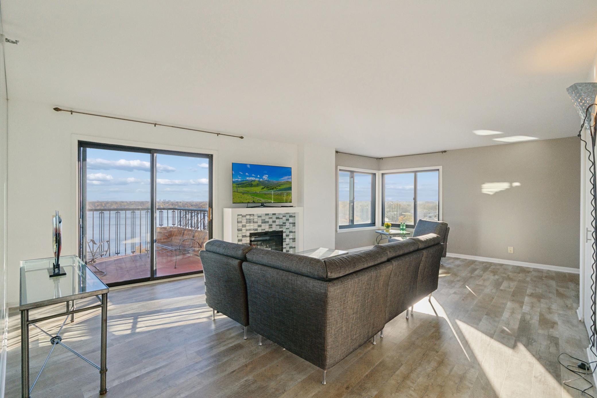 2950 Dean Parkway 1705