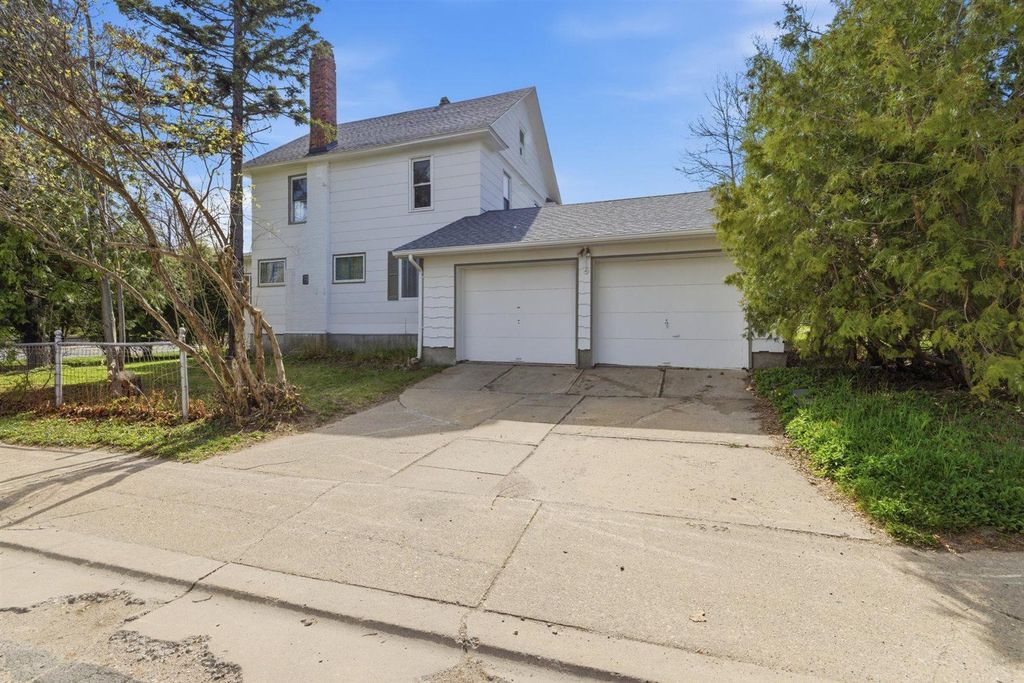 Photo of 825 Fayal Rd RD, Eveleth, MN 55734 (MLS # 7076197)