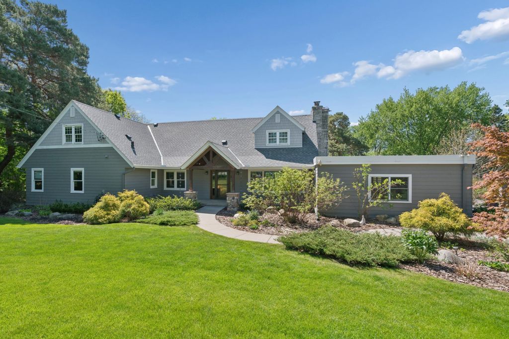 Photo of 784 Hilltop Court, Mendota Heights, MN 55118 (MLS # 7059192)
