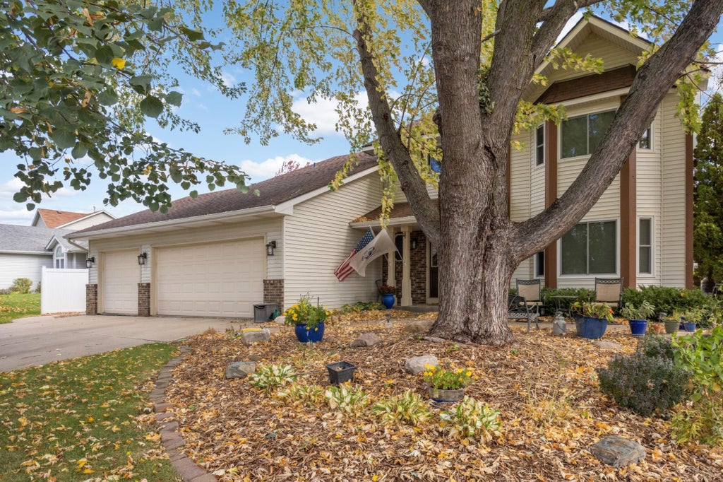 Photo of 15660 Cumberland Avenue W, Rosemount, MN 55068 (MLS # 7153906)