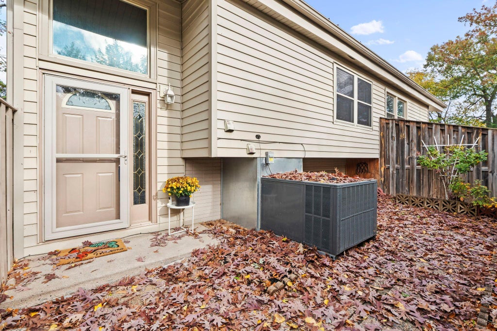 Photo of 6384 Aspenwood Plaza, Woodbury, MN 55125 (MLS # 7160209)