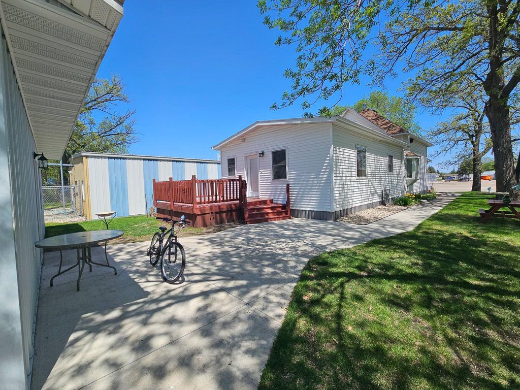 Photo of 507 Atlantic Avenue, Thief River Falls, MN 56701 (MLS # 7081402)