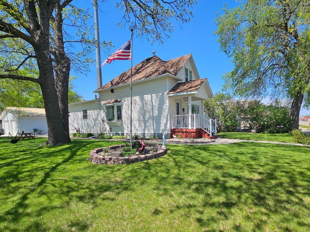 Photo of 507 Atlantic Avenue, Thief River Falls, MN 56701 (MLS # 7081402)
