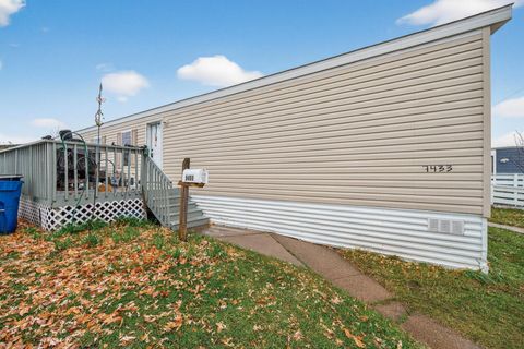 7433 West Circle NE Fridley MN 55432