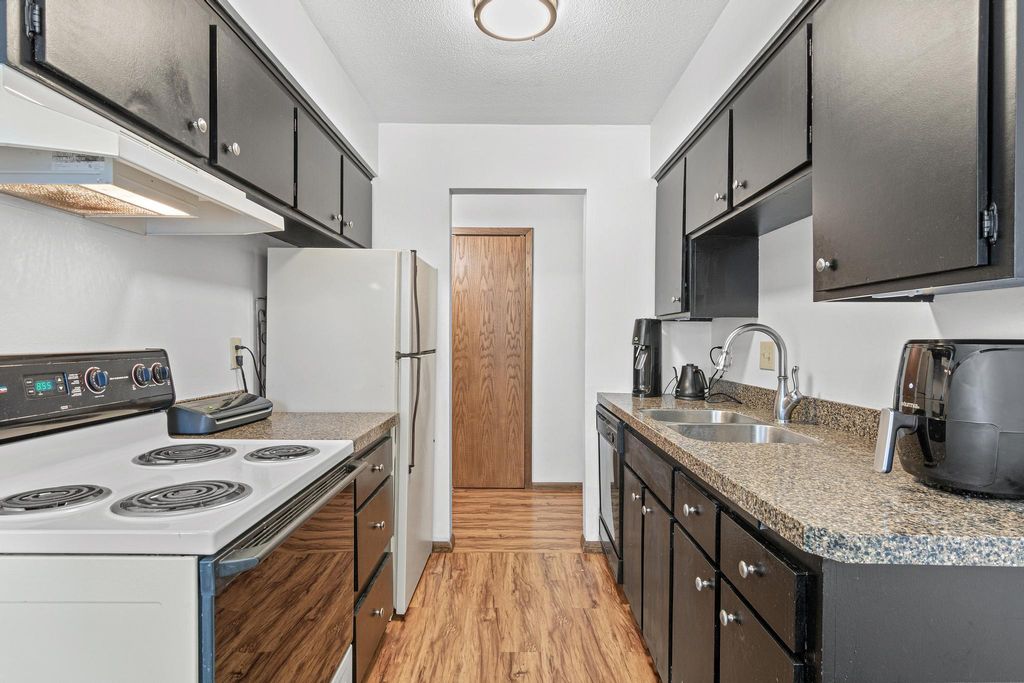 Photo of 807 11th Avenue S #6, Hopkins, MN 55343 (MLS # 6824693)