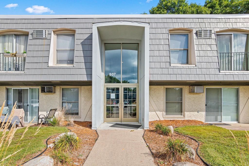 Photo of 807 11th Avenue S #6, Hopkins, MN 55343 (MLS # 6824693)