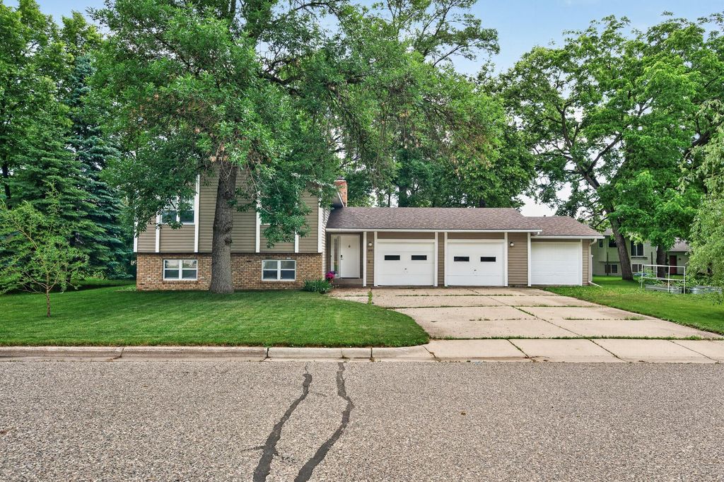 Photo of 1310 Woods Circle, Buffalo, MN 55313 (MLS # 7069392)
