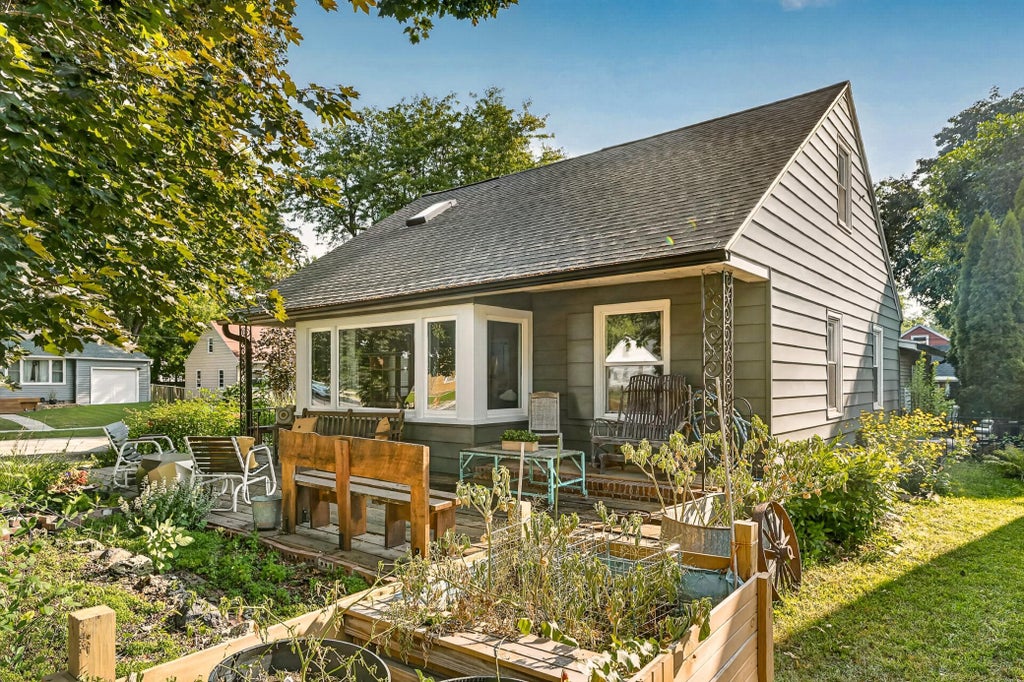 Photo of 1126 8th Avenue NW, Rochester, MN 55901 (MLS # 7133177)