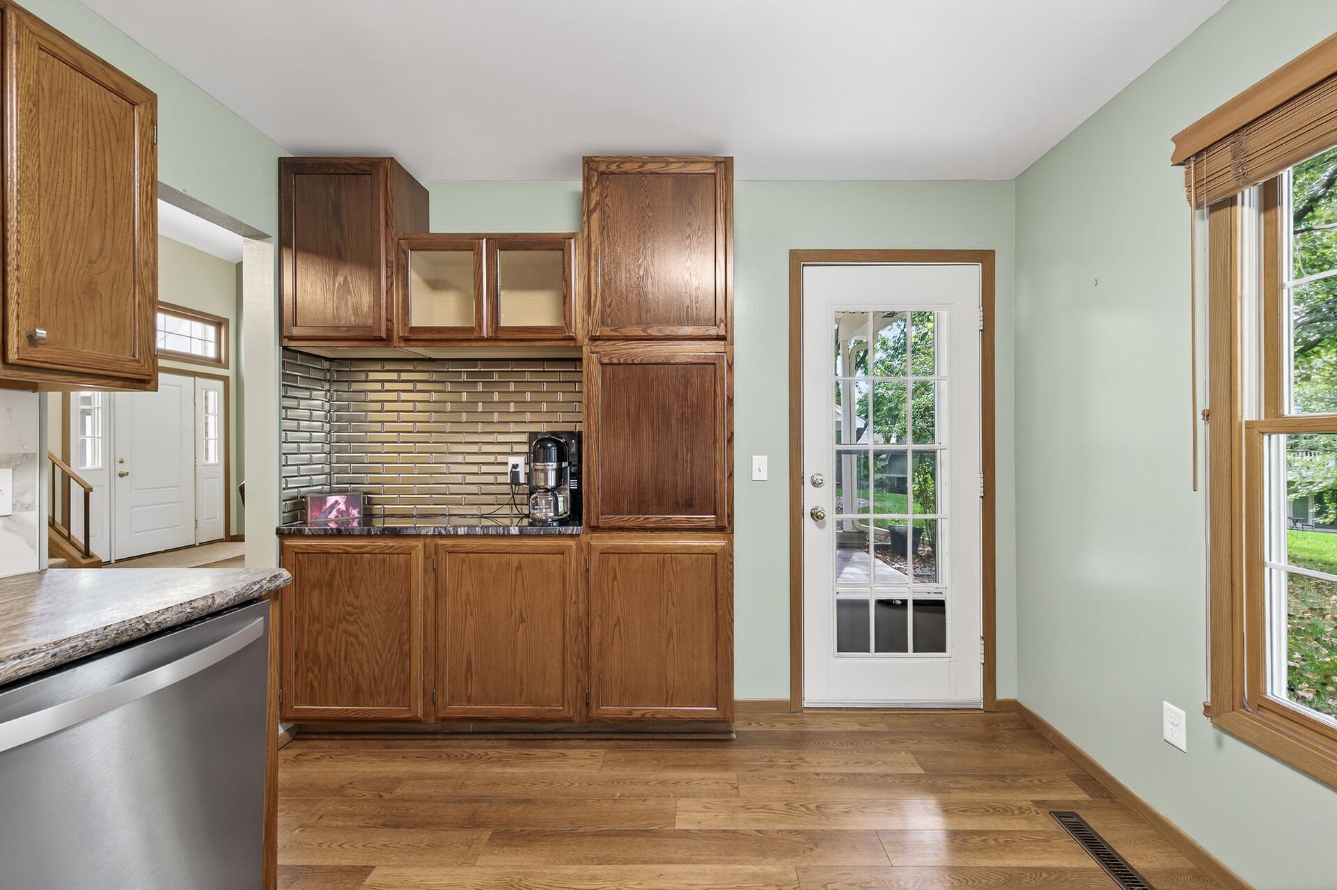 Bloomington, Minnesota 55438, United States, 3 Bedrooms Bedrooms, ,3 BathroomsBathrooms,Residential,Pending Sale,223281