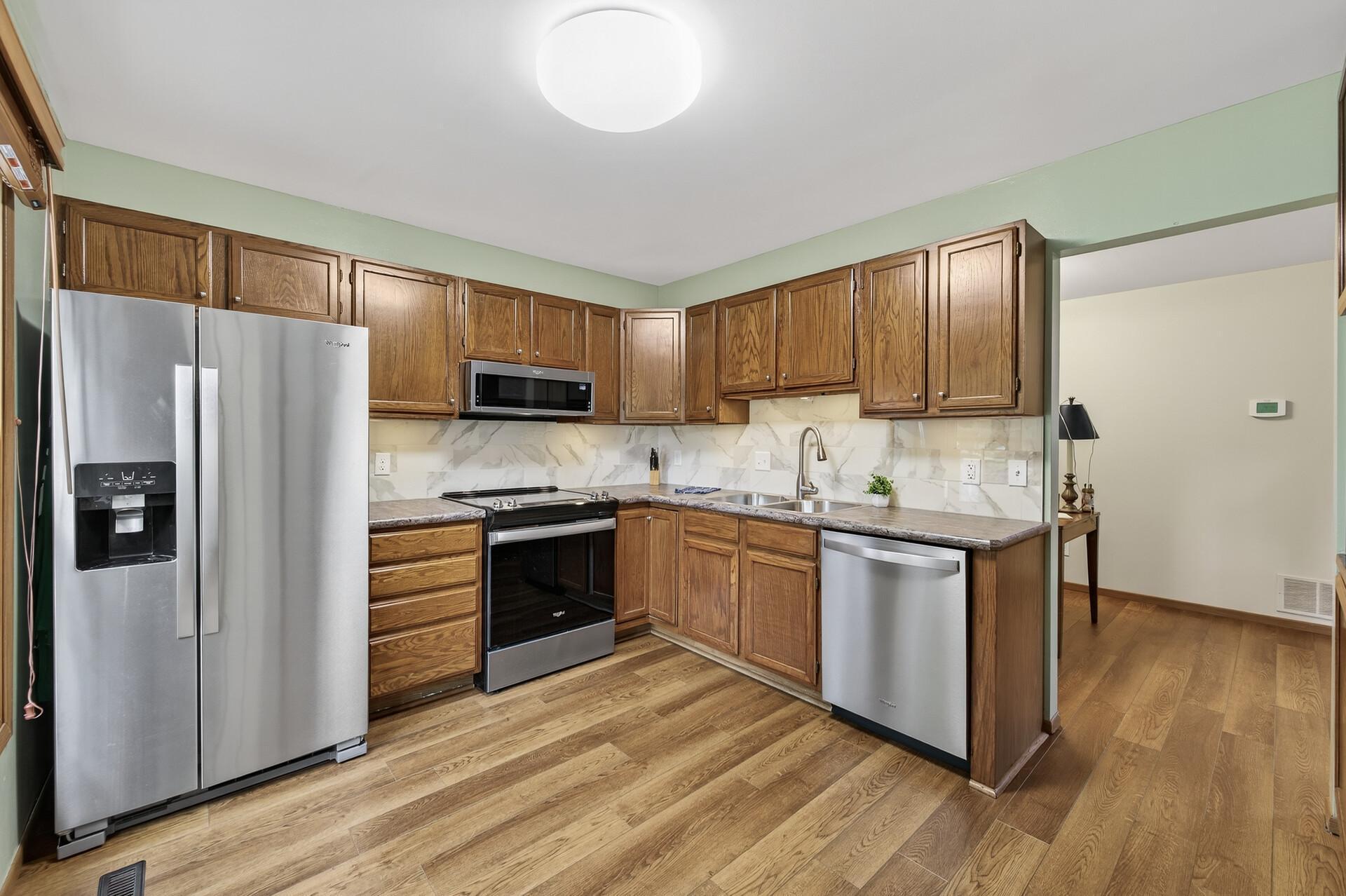 Bloomington, Minnesota 55438, United States, 3 Bedrooms Bedrooms, ,3 BathroomsBathrooms,Residential,Pending Sale,223281