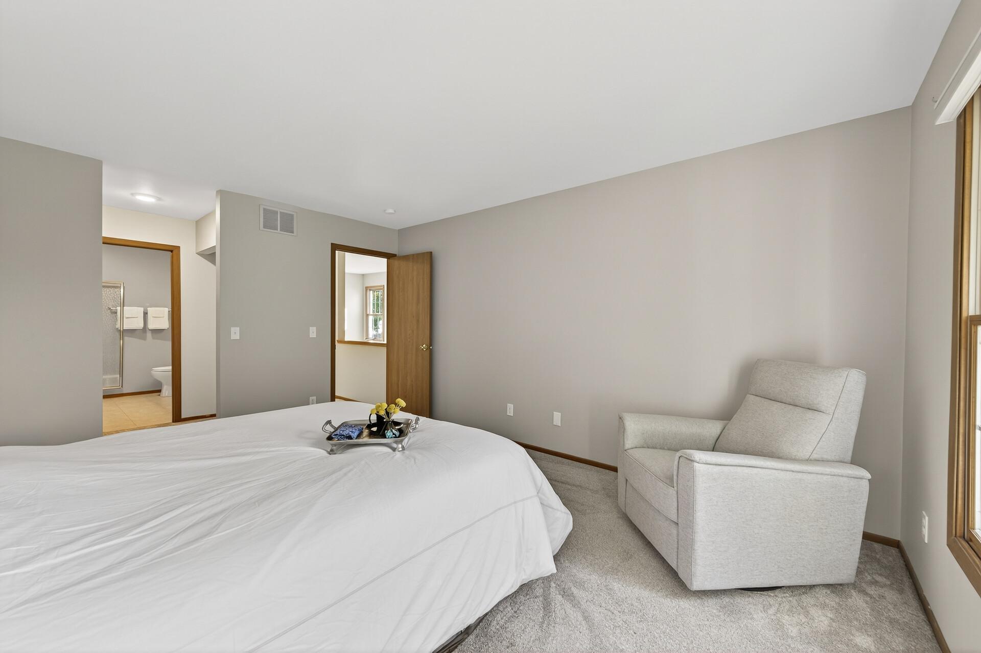 Bloomington, Minnesota 55438, United States, 3 Bedrooms Bedrooms, ,3 BathroomsBathrooms,Residential,Pending Sale,223281