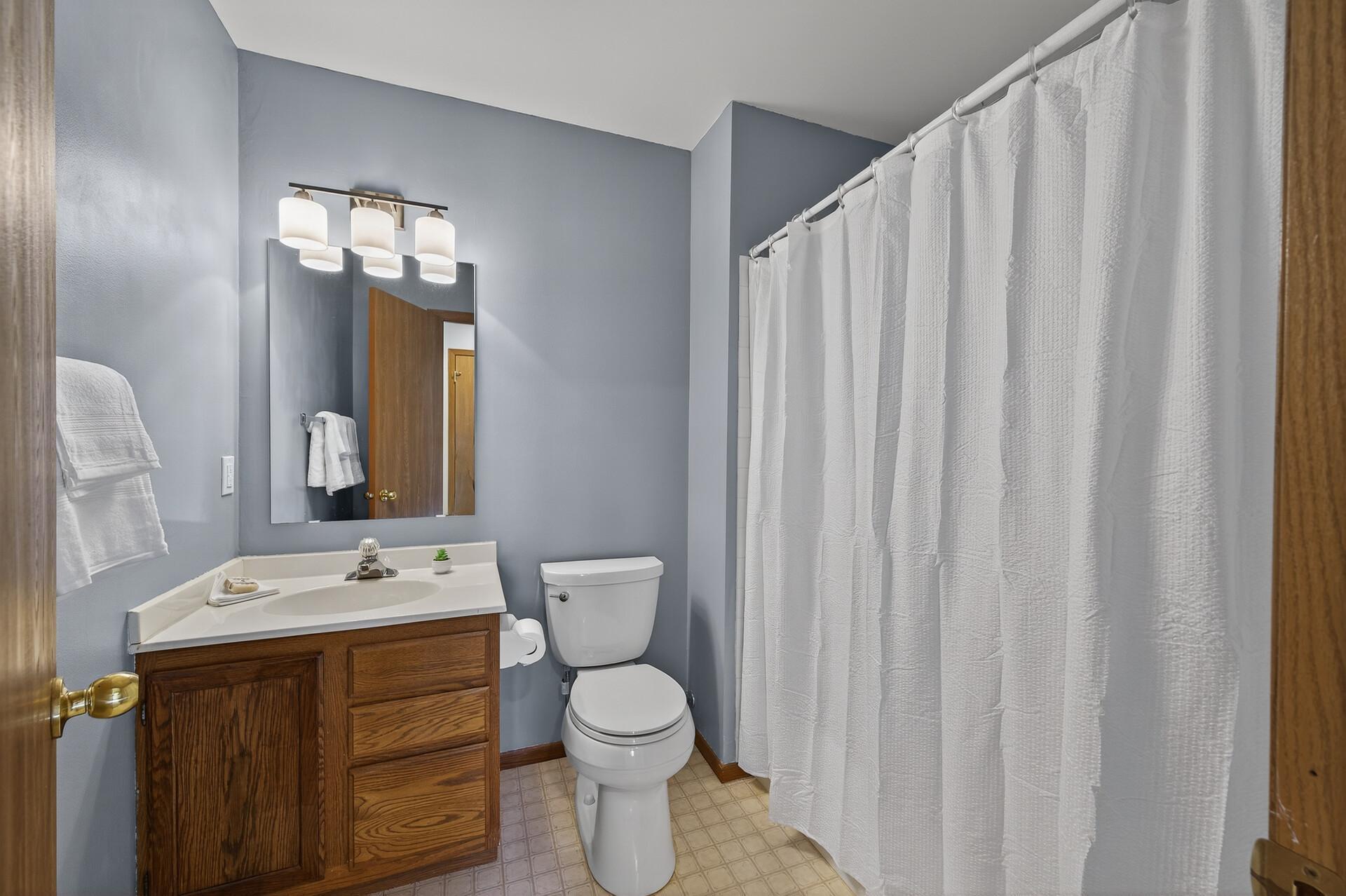 Bloomington, Minnesota 55438, United States, 3 Bedrooms Bedrooms, ,3 BathroomsBathrooms,Residential,Pending Sale,223281