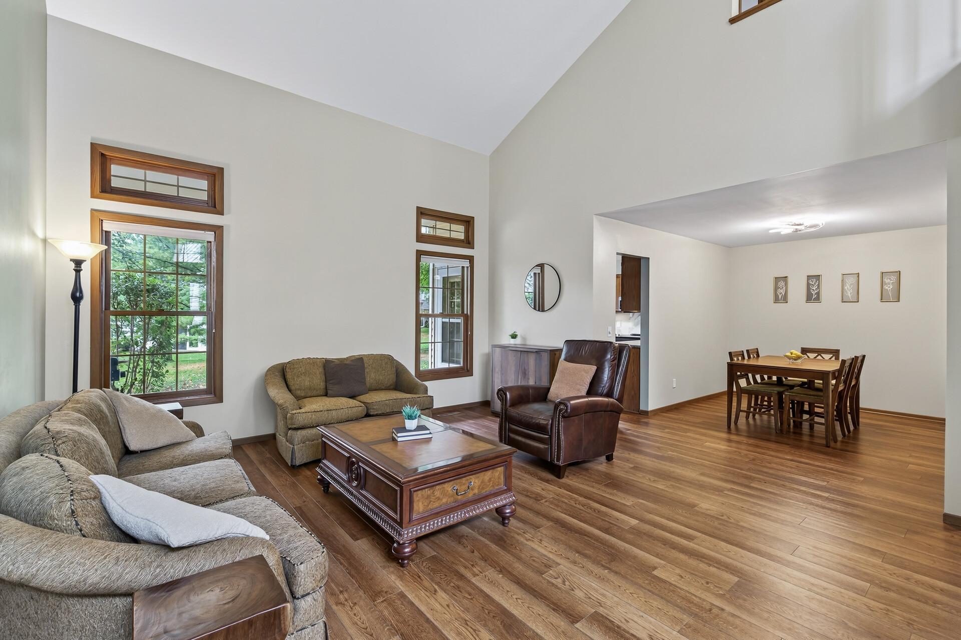 Bloomington, Minnesota 55438, United States, 3 Bedrooms Bedrooms, ,3 BathroomsBathrooms,Residential,Pending Sale,223281