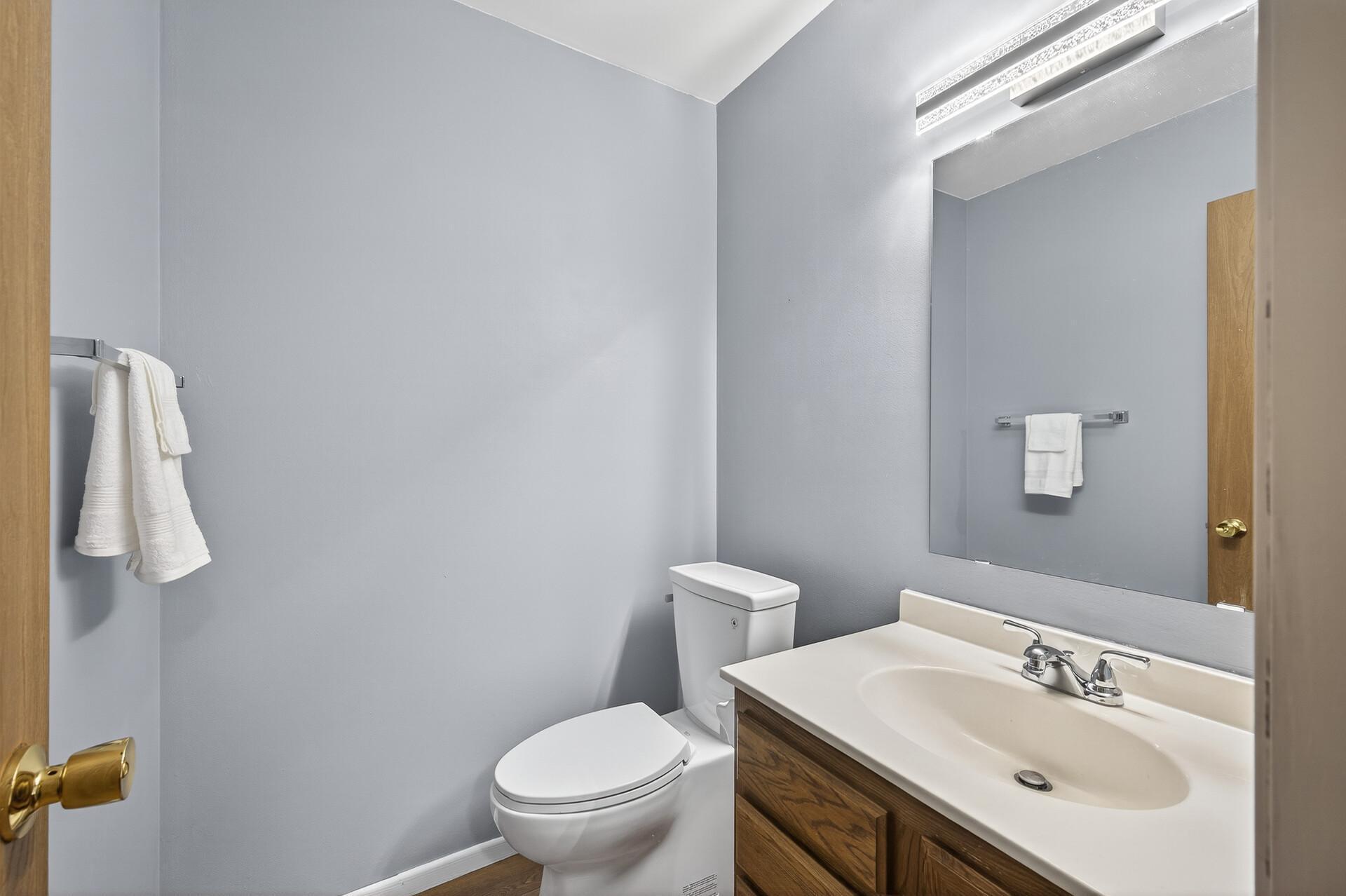 Bloomington, Minnesota 55438, United States, 3 Bedrooms Bedrooms, ,3 BathroomsBathrooms,Residential,Pending Sale,223281