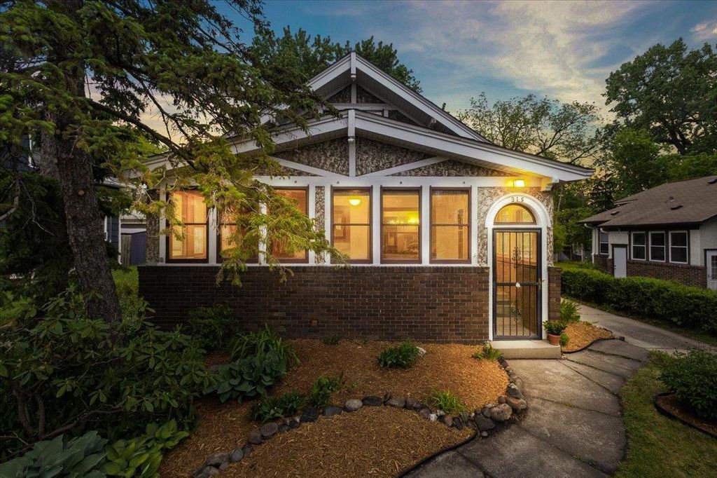 Photo of 315 George Street W, Saint Paul, MN 55107 (MLS # 7077265)