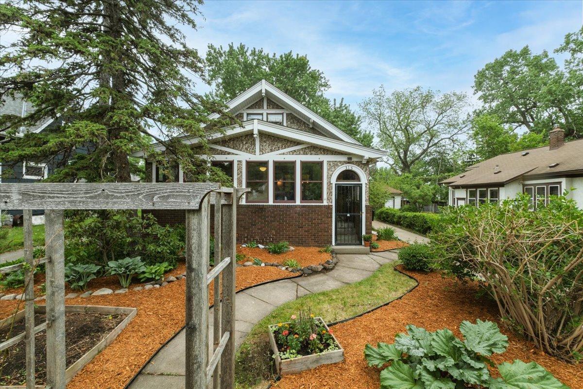 315 George Street W