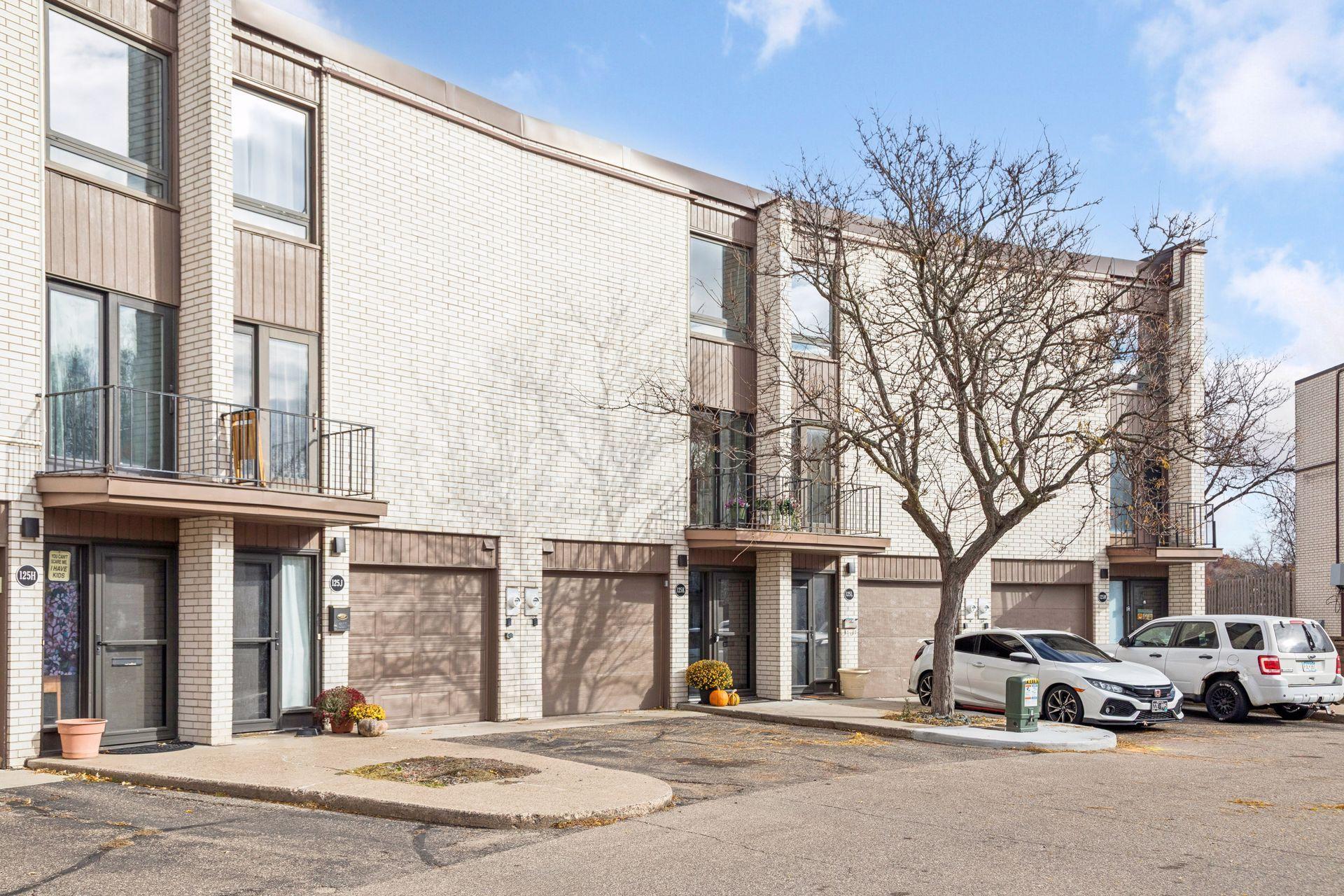 125 Mcknight Road N K