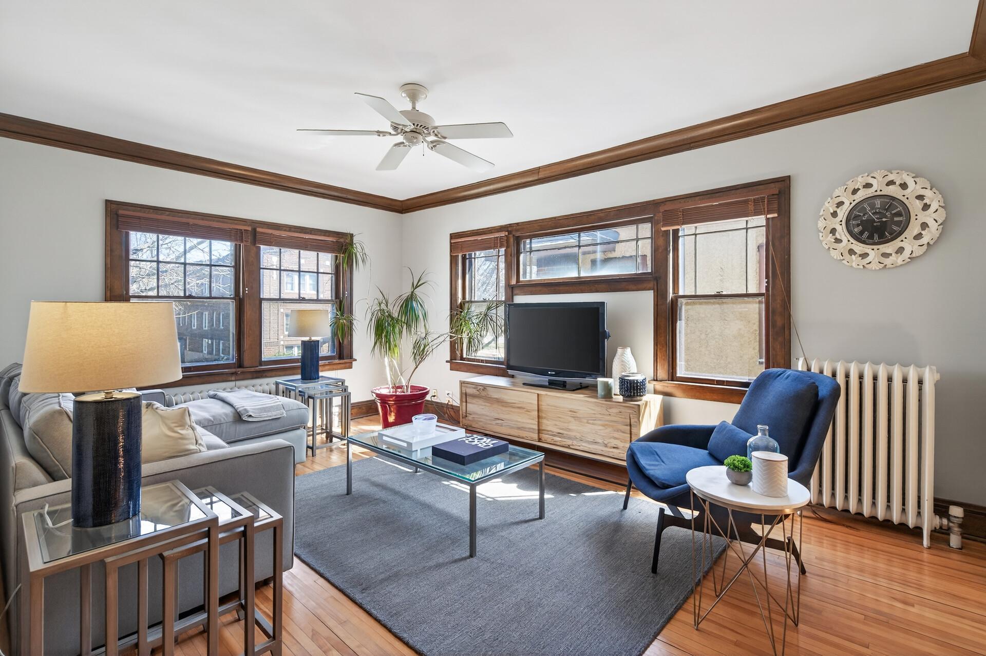 3542 Emerson Avenue S 201