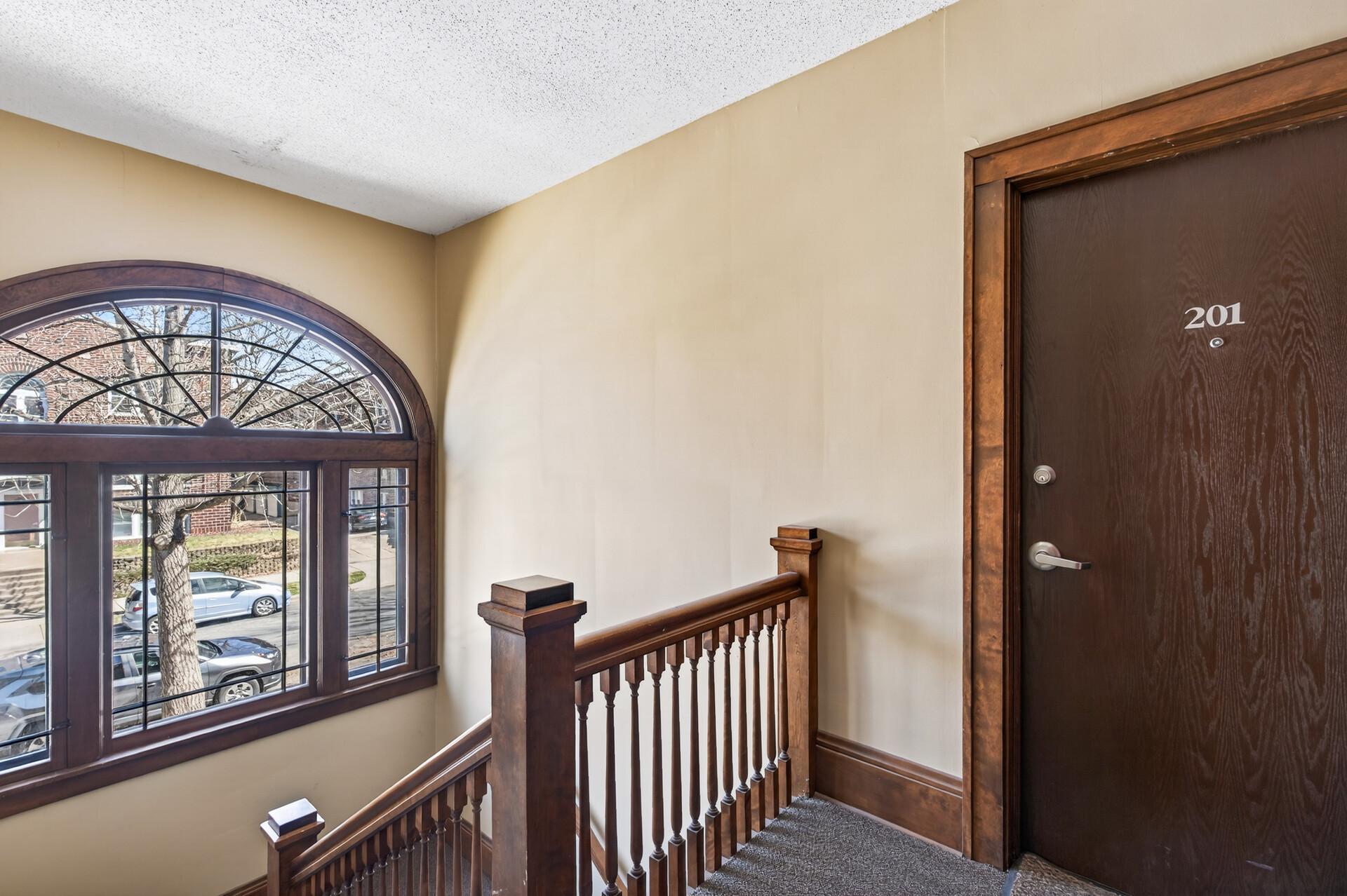 3542 Emerson Avenue S 201