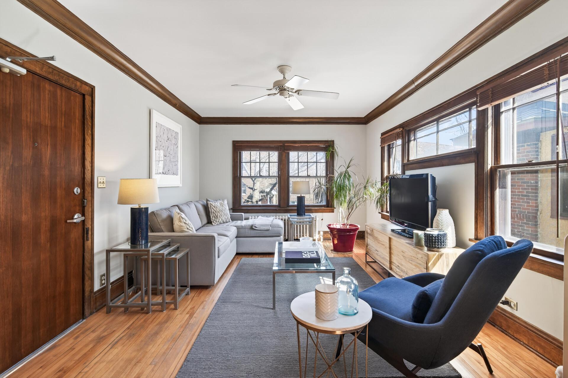 3542 Emerson Avenue S 201