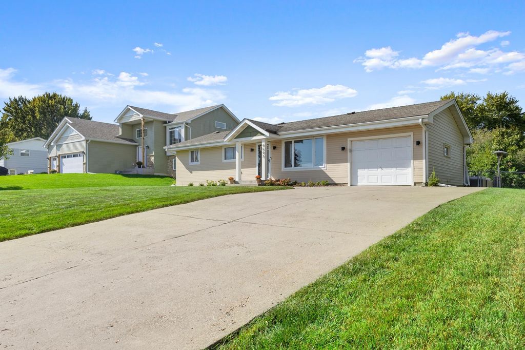 Photo of 4643 Aquila Avenue N, New Hope, MN 55428 (MLS # 6810104)