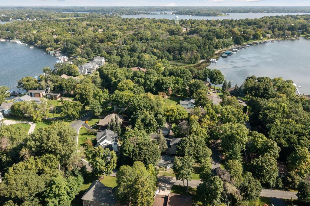Photo of 2765 Ethel Avenue, Wayzata, MN 55391 (MLS # 7064323)