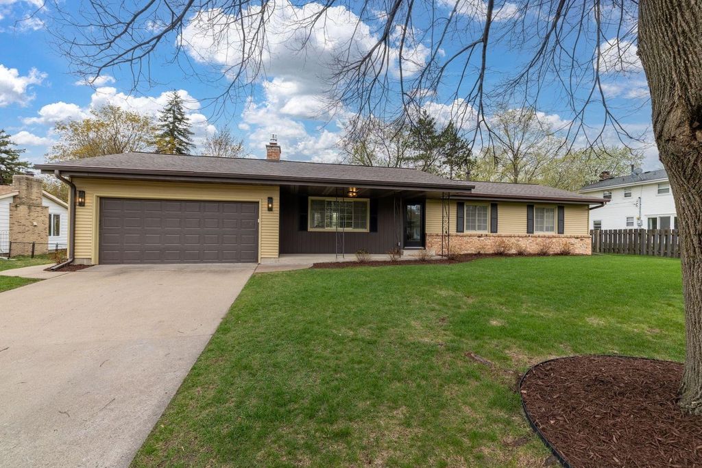 Photo of 3009 W 100th Street, Bloomington, MN 55431 (MLS # 7053227)