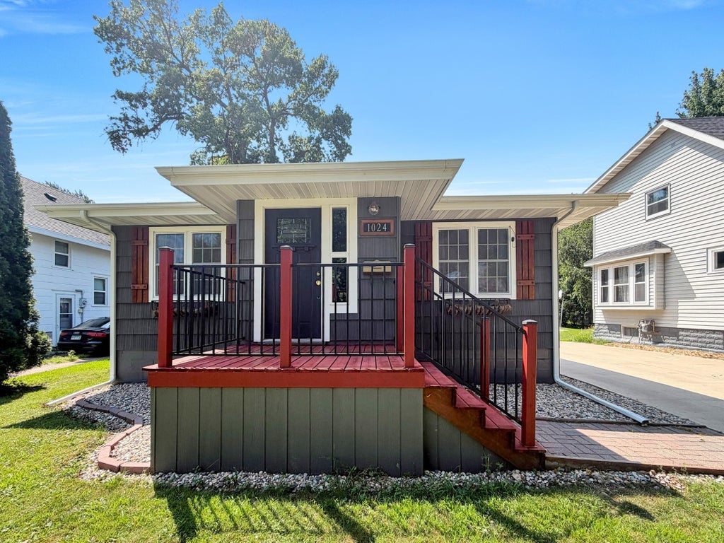 Photo of 1024 5th Street SW, Willmar, MN 56201 (MLS # 7115713)
