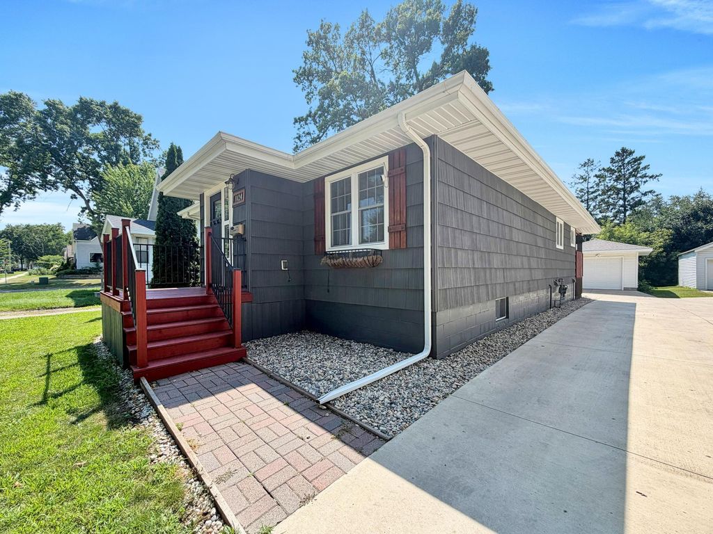Photo of 1024 5th Street SW, Willmar, MN 56201 (MLS # 7115713)