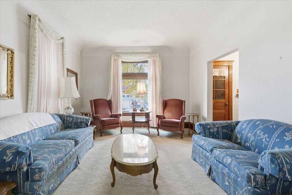 Photo of 1810 Dupont Avenue N, Minneapolis, MN 55411 (MLS # 6757160)