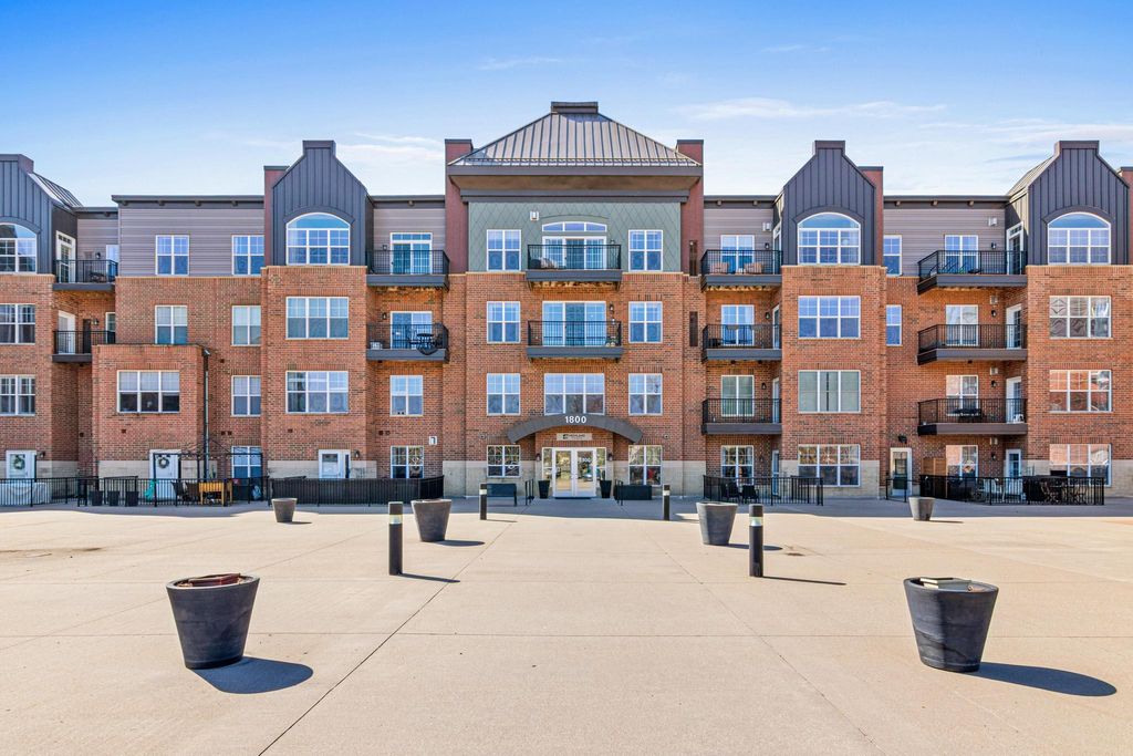 Photo of 1800 Graham Avenue #121, Saint Paul, MN 55116 (MLS # 7065373)