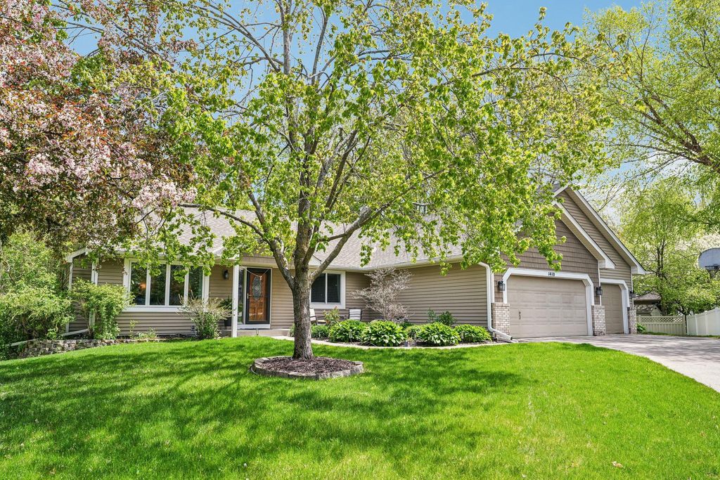 Photo of 1410 Appaloosa Trail, Eagan, MN 55122 (MLS # 6815616)