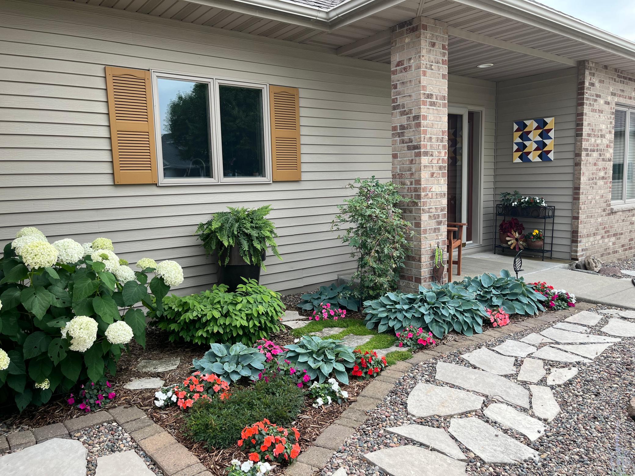 2708 Century Lane NE