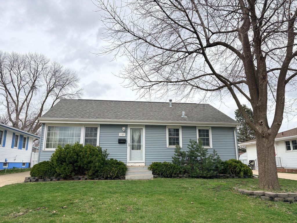 Photo of 3909 7th Place NW, Rochester, MN 55901 (MLS # 7054625)