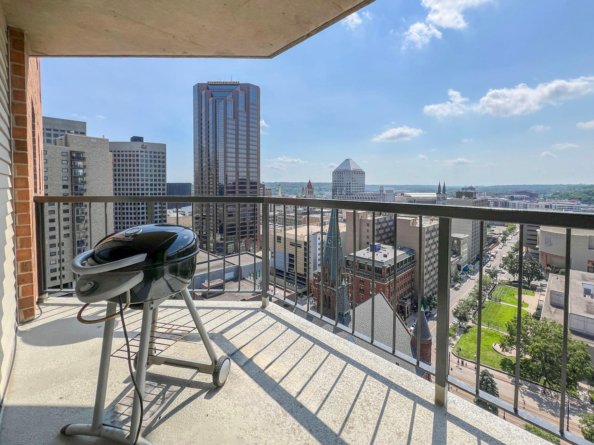 78 10th Street E 2104