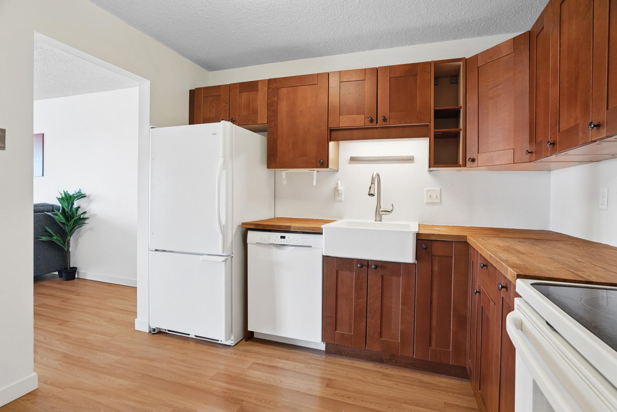 78 10th Street E 2104