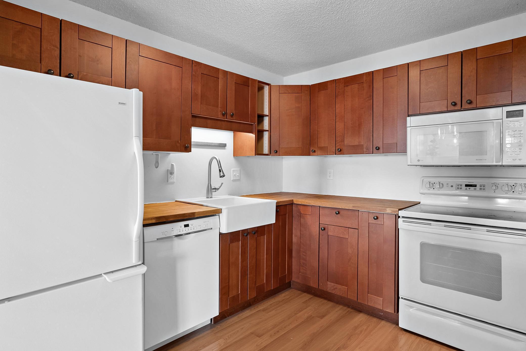 78 10th Street E 2104