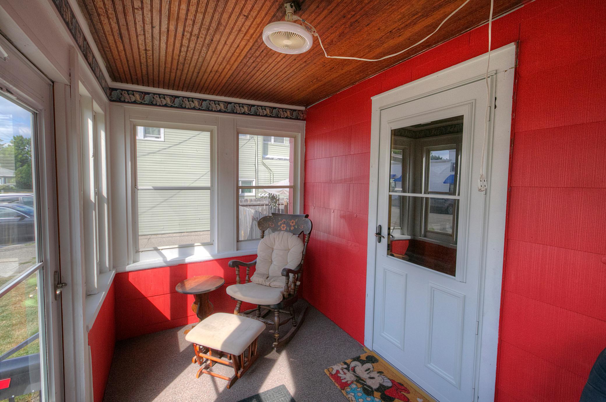 519 Buchanan Street - Photo 2