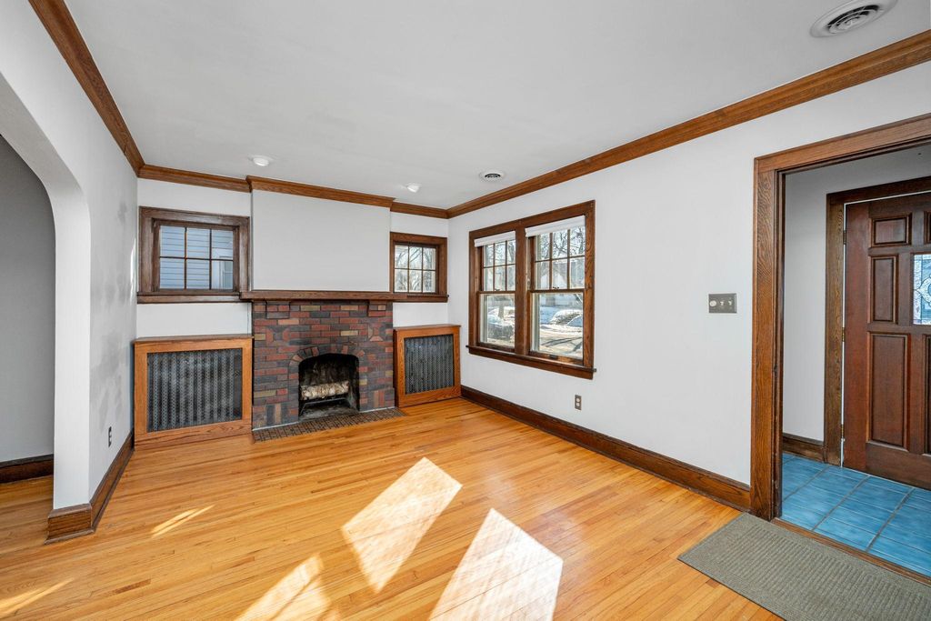 Photo of 1163 Juliet Avenue, Saint Paul, MN 55105 (MLS # 7022292)