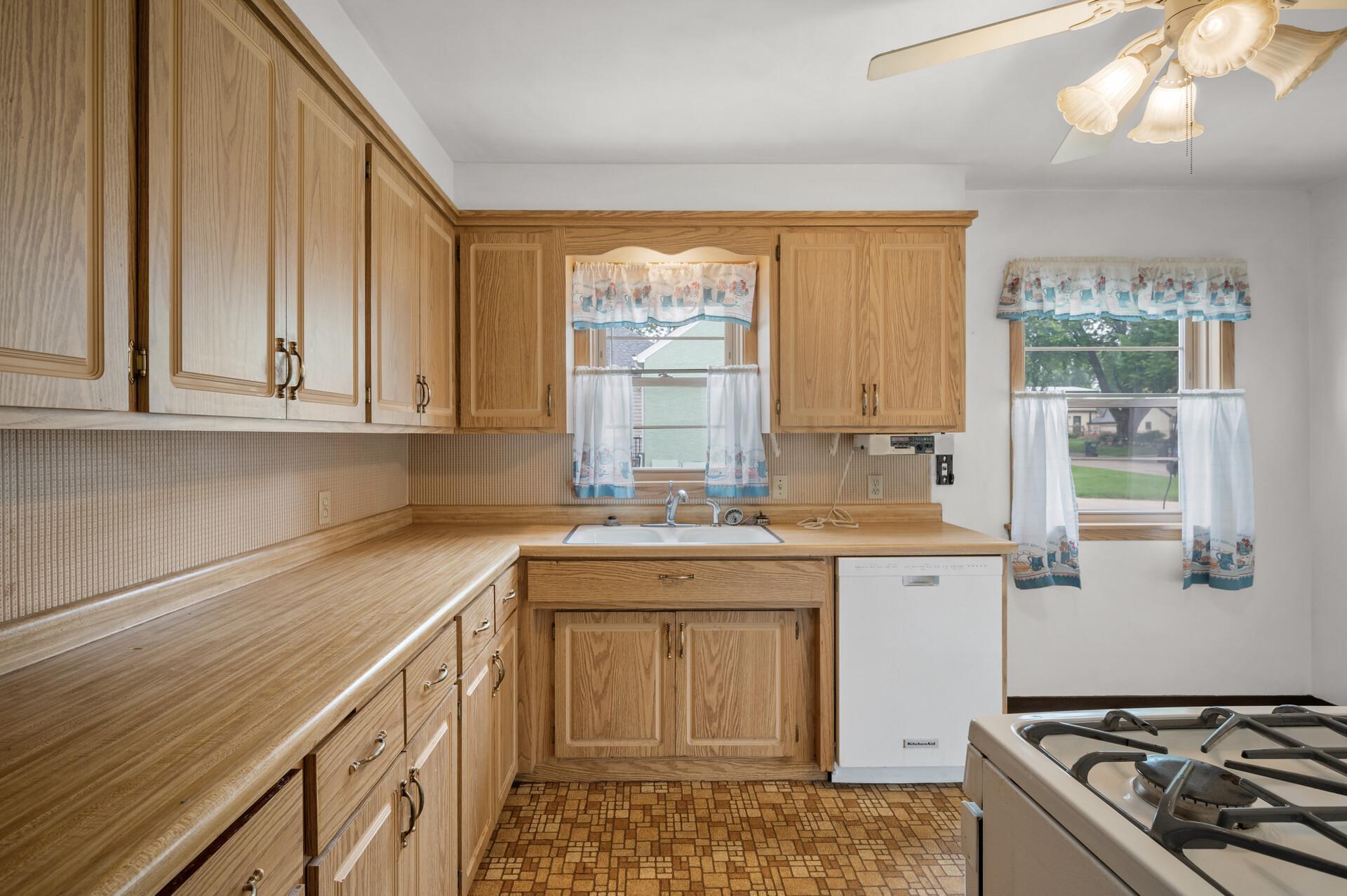 1306 Ryan Avenue W