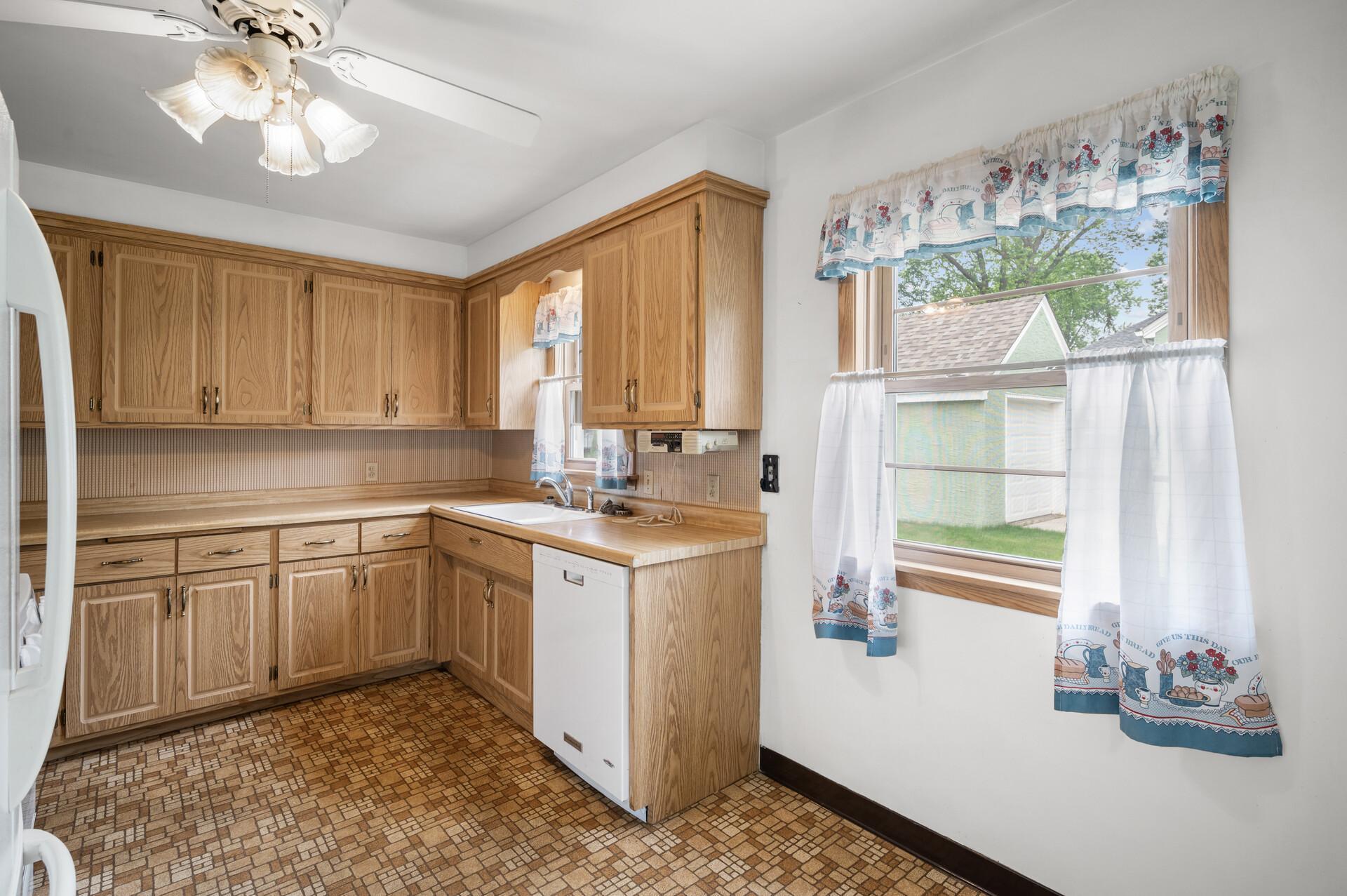 1306 Ryan Avenue W