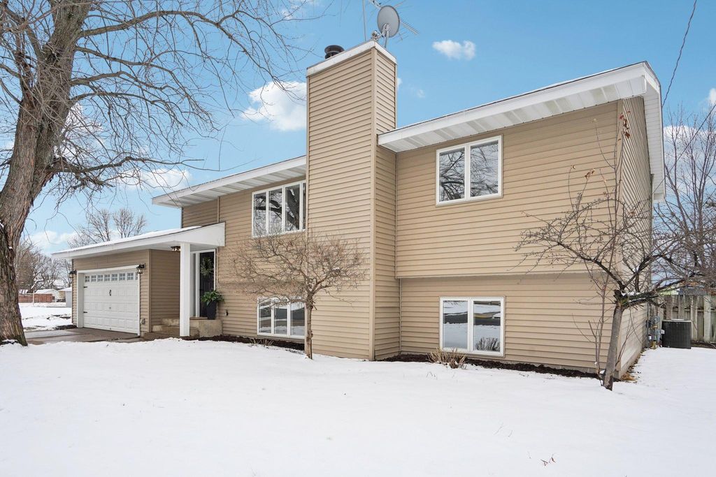 Photo of 403 7th Street N, Hudson, WI 54016 (MLS # 7021959)