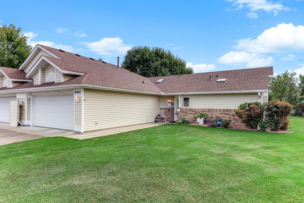 Photo of 9205 Yorkshire Lane, Brooklyn Park, MN 55443 (MLS # 7138727)