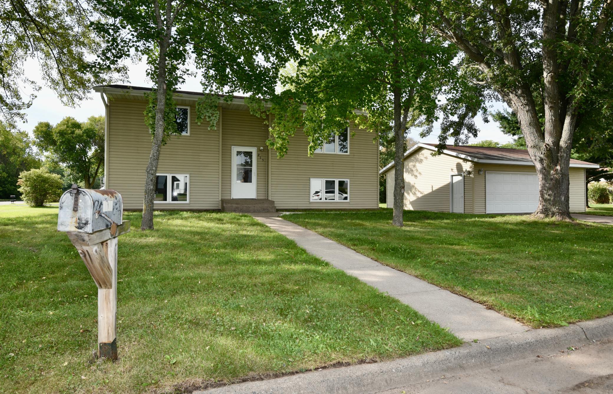 215 7th Street NE