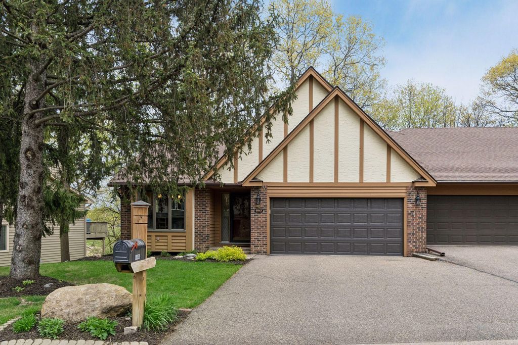 Photo of 6843 Stonewood Court, Eden Prairie, MN 55346 (MLS # 7027583)