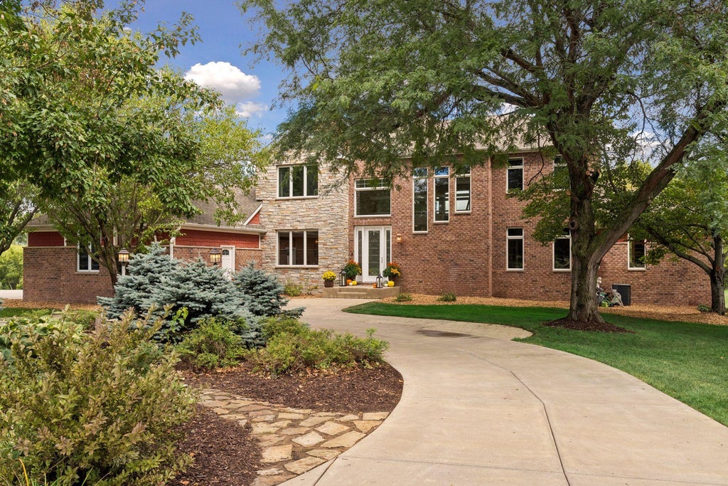Photo of 881 Jasmine Avenue Place N, Lake Elmo, MN 55042 (MLS # 7147216)